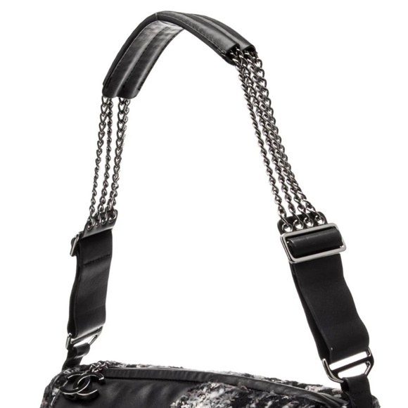 Authentic Chanel Vintage Tweed Camellia Shoulder Bag - Picture 6 of 6